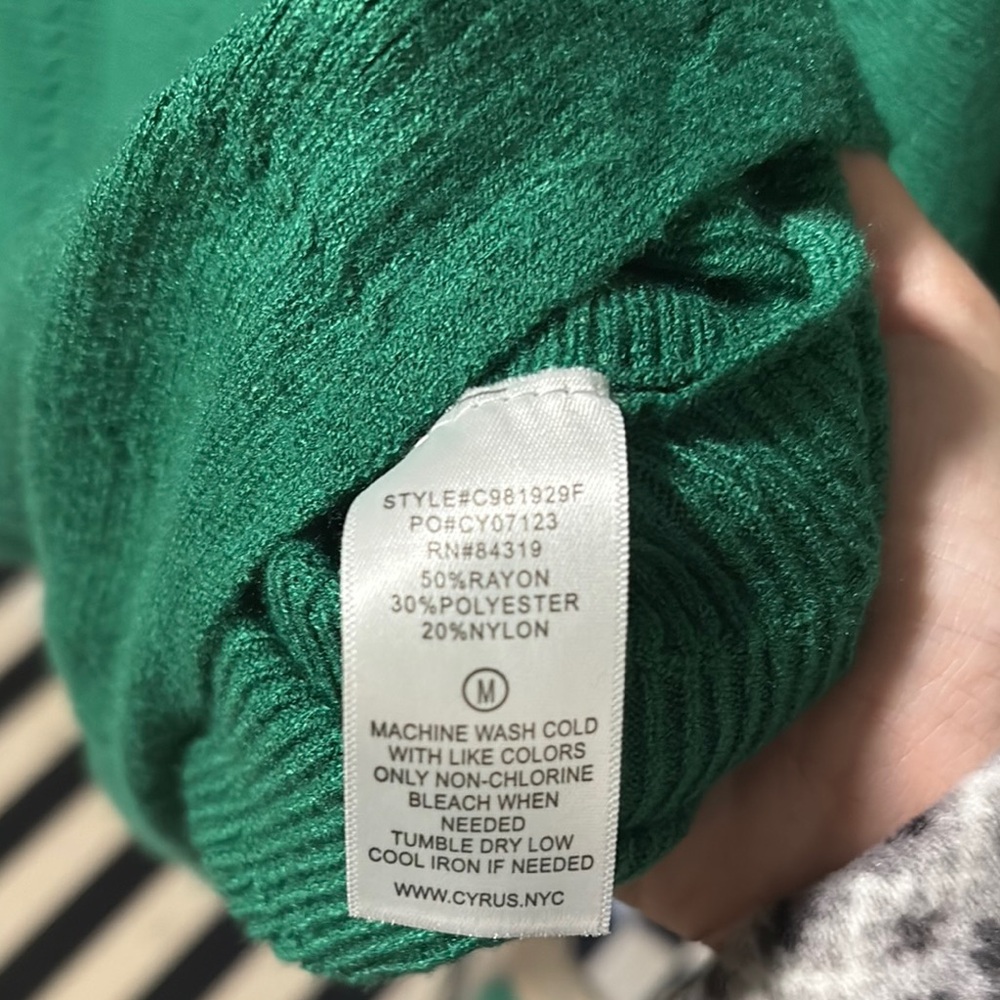 NWT Green Sweater - Picture 7 of 7